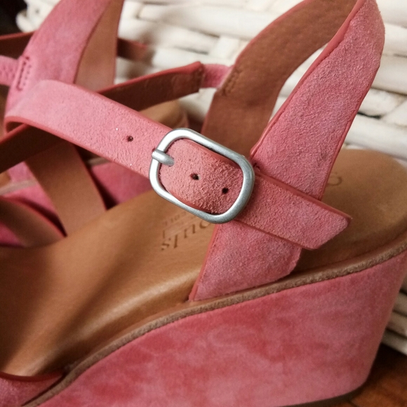 NWOT Kenneth Cole Gentle Souls Strappy Wedge - Picture 9 of 14